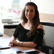 Dyt. Kübra Kılınç — Diyetisyen, İstanbul. Portre fotoğrafı.