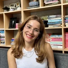 Psk. Zeynep Sur — Psikoloji. Portre fotoğrafı.