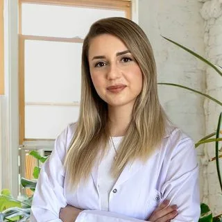 Dyt. Sinem Tan — Diyetisyen, İstanbul. Portre fotoğrafı.