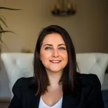Kl. Psk. Yeliz Bayraktar Aymete — Psikoloji. Portre fotoğrafı.