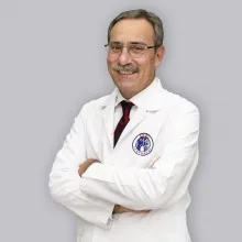 Op. Dr. Gökhan Toker — Ortopedi Ve Travmatoloji, Çiğli, İzmir. Portre fotoğrafı.