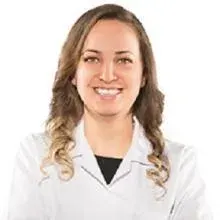 Uzm. Dr. Başak Tanrıkulu Orhan — Fiziksel Tıp Ve Rehabilitasyon, İzmir. Portre fotoğrafı.
