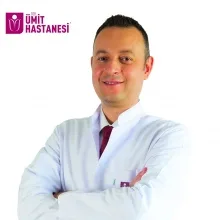 Uzm. Dr. Murat Yüzüak — Göğüs Hastalıkları, Tepebaşı, Eskişehir. Portre fotoğrafı.