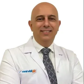 Op. Dr. Ragıp Gürsel — Göz Hastalıkları, Çankaya, Ankara. Portre fotoğrafı.