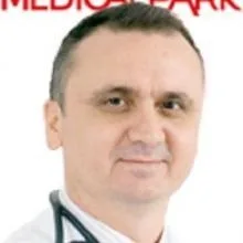 Uzm. Dr. İsmail Ateş — Kardiyoloji, Antalya. Portre fotoğrafı.