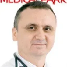 Uzm. Dr. İsmail Ateş — Kardiyoloji, Antalya. Portre fotoğrafı.