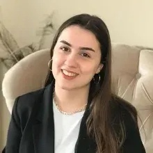 Psk. Dan. Beyza Seven — Psikolojik Danışma ve Rehberlik, İstanbul. Portre fotoğrafı.