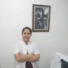 Dr. Dt. Ülkü Özan — Diş hastalıkları ve tedavisi, Bolu. Portre fotoğrafı.