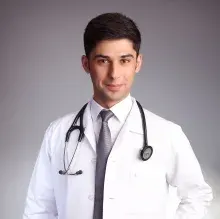 Op. Dr. Talha Ayvaz — Kadın Hastalıkları Ve Doğum, Eskişehir. Portre fotoğrafı.