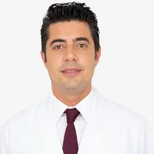 Op. Dr. Mehmet Koray Sevinç — Göz Hastalıkları, İzmir. Portre fotoğrafı.