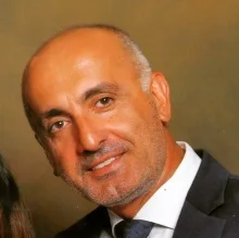 Prof. Dr. Semih Halezeroğlu — Göğüs Cerrahisi, İstanbul. Portre fotoğrafı.