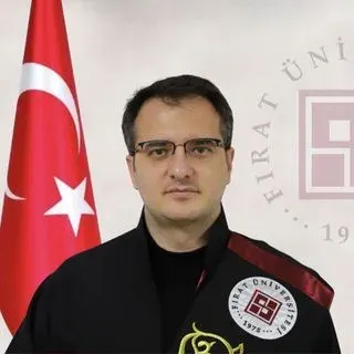 Uzm. Dr. Mustafa Özdemir — Algoloji, Elazığ. Portre fotoğrafı.