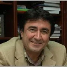 Doç. Dr. Bülent Tuğrul — İzmir. Portre fotoğrafı.