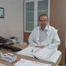Op. Dr. Mustafa Nermi Özer — Genel Cerrahi, Konak, İzmir. Portre fotoğrafı.
