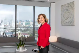 Prof. Dr. Yonca Aydın Akova profilinde yer alan galeri fotoğrafı.