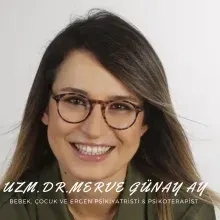 Uzm. Dr. Merve Günay Ay — Çocuk ve Ergen Psikiyatrisi, Antalya. Portre fotoğrafı.