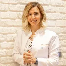 Uzm. Dr. Betül Yaşartekin — Çocuk Sağlığı Ve Hastalıkları, İstanbul. Portre fotoğrafı.
