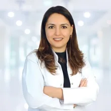 Uzm. Dr. Cansu Sarıkaya — Nöroloji, Maltepe, İstanbul. Portre fotoğrafı.