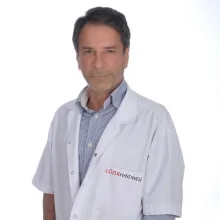 Uzm. Dr. Bülent Avşar — Tıbbi Biyokimya. Portre fotoğrafı.