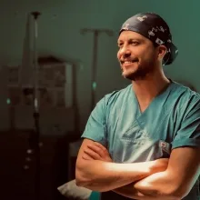 Op. Dr. Burak Elmas — Kadın Hastalıkları Ve Doğum, İstanbul. Portre fotoğrafı.
