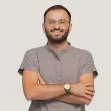 Dt. Burak Bilgehan Şahin — Diş Hekimi, Denizli. Portre fotoğrafı.