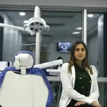 Uzm. Dt. İsmihan Kayhan Çilesiz — Ortodonti. Portre fotoğrafı.