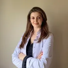 Fzt. Nergis Ademhan — Fizyoterapi Ve Rehabilitasyon, İstanbul. Portre fotoğrafı.