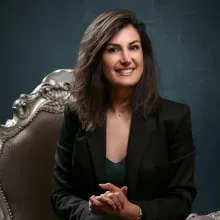 Psk. Dan. Ayşe Özalp Pekmez — Psikolojik Danışma ve Rehberlik, İzmir. Portre fotoğrafı.
