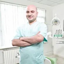 Dr. Dt. Artun Urgancıoğlu — Şişli, İstanbul. Portre fotoğrafı.