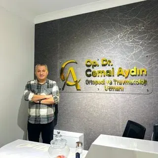 Op. Dr. Cemal Aydın — Ortopedi Ve Travmatoloji. Portre fotoğrafı.