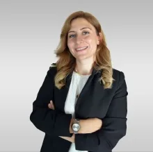 Psk. Damla Altuğ — Psikoloji. Portre fotoğrafı.