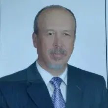 Uzm. Dr. Yalçın Sucu — Dermatoloji, Denizli. Portre fotoğrafı.