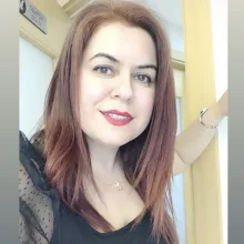 Uzm. Dr. Işıl Çeri — Dermatoloji, Antalya. Portre fotoğrafı.