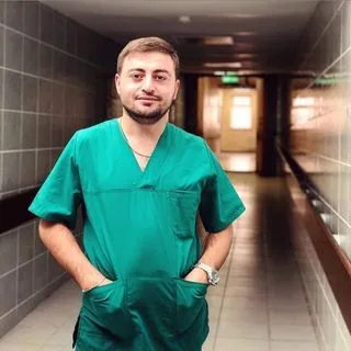Dt. Müslüm Mevlüdoğlu — Diş Hekimi, Antalya. Portre fotoğrafı.