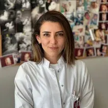 Op. Dr. Nihal Erdoğan — Kadın Hastalıkları Ve Doğum, Mersin. Portre fotoğrafı.
