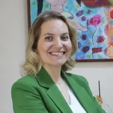 Doç. Dr. Semra Yılmaz — Çocuk ve Ergen Psikiyatrisi, İstanbul. Portre fotoğrafı.