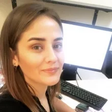 Uzm. Dr. Lale Allahyarova Göçebe — Çocuk ve Ergen Psikiyatrisi, İstanbul. Portre fotoğrafı.