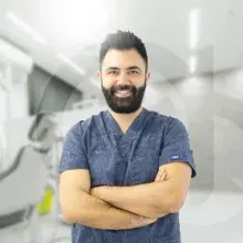 Dt. Anıl Doruk — Diş Hekimi, İstanbul. Portre fotoğrafı.