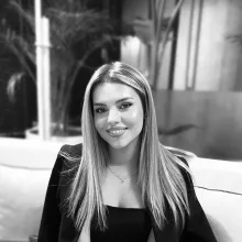 Psk. Aslı Keskin Yalçın — Psikoloji, İstanbul. Portre fotoğrafı.