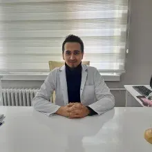 Dt. Aykut Aksoy — Diş Hekimi, Eskişehir. Portre fotoğrafı.