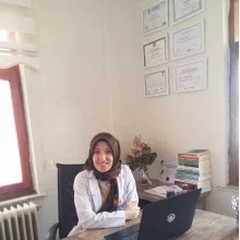 Dyt. Fatma Yüksel — Diyetisyen, Bursa. Portre fotoğrafı.