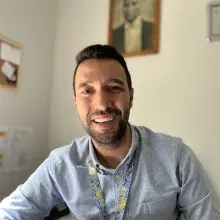 Uzm. Dr. Fevzi Tuna Ocakoğlu — Çocuk ve Ergen Psikiyatrisi, Zeytinburnu, İstanbul. Portre fotoğrafı.