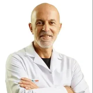 Op. Dr. Nihat Karakaya — Göz Hastalıkları, Bakırköy, İstanbul. Portre fotoğrafı.