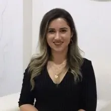 Psk. Melike Şimşek — Psikoloji, Antalya. Portre fotoğrafı.