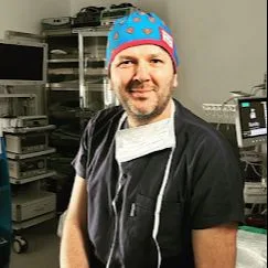 Op. Dr. Sadık Sözdinler — Kadın Hastalıkları Ve Doğum, İzmir. Portre fotoğrafı.