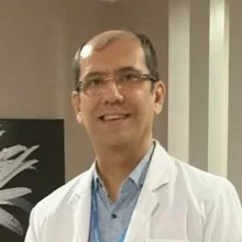 Op. Dr. Mehmet Semih Ayhan — Plastik Rekonstrüktif Ve Estetik Cerrahi, Manisa. Portre fotoğrafı.