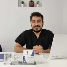 Dt. Umutcan Gürkan — Diş Hekimi, Aydın. Portre fotoğrafı.