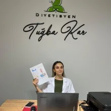 Dyt. Tuğba Kar — Diyetisyen, İstanbul. Portre fotoğrafı.