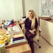 Dyt. Merve Ertem İbiş — Diyetisyen, Balıkesir. Portre fotoğrafı.