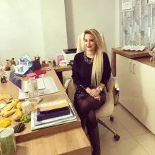 Dyt. Merve Ertem İbiş — Diyetisyen, Balıkesir. Portre fotoğrafı.